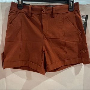 NWT One 5 One Women’s Shorts with Buttons on Pockets Size 8